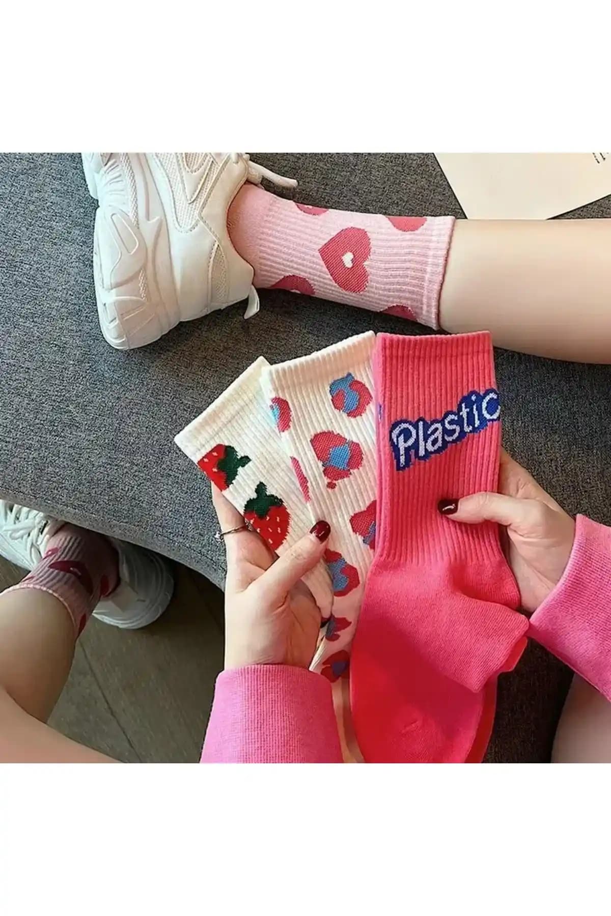 Çorapmanya 3 Çift Renkli Desenli Kadın Çorapları Günlük ve Şık Kullanım İçin