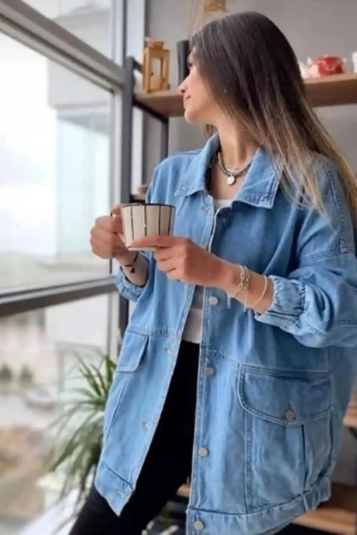 Hanope Kadın Mavi Oversize Kot Ceket: Günlük Şıklık ve Konforun Buluşması