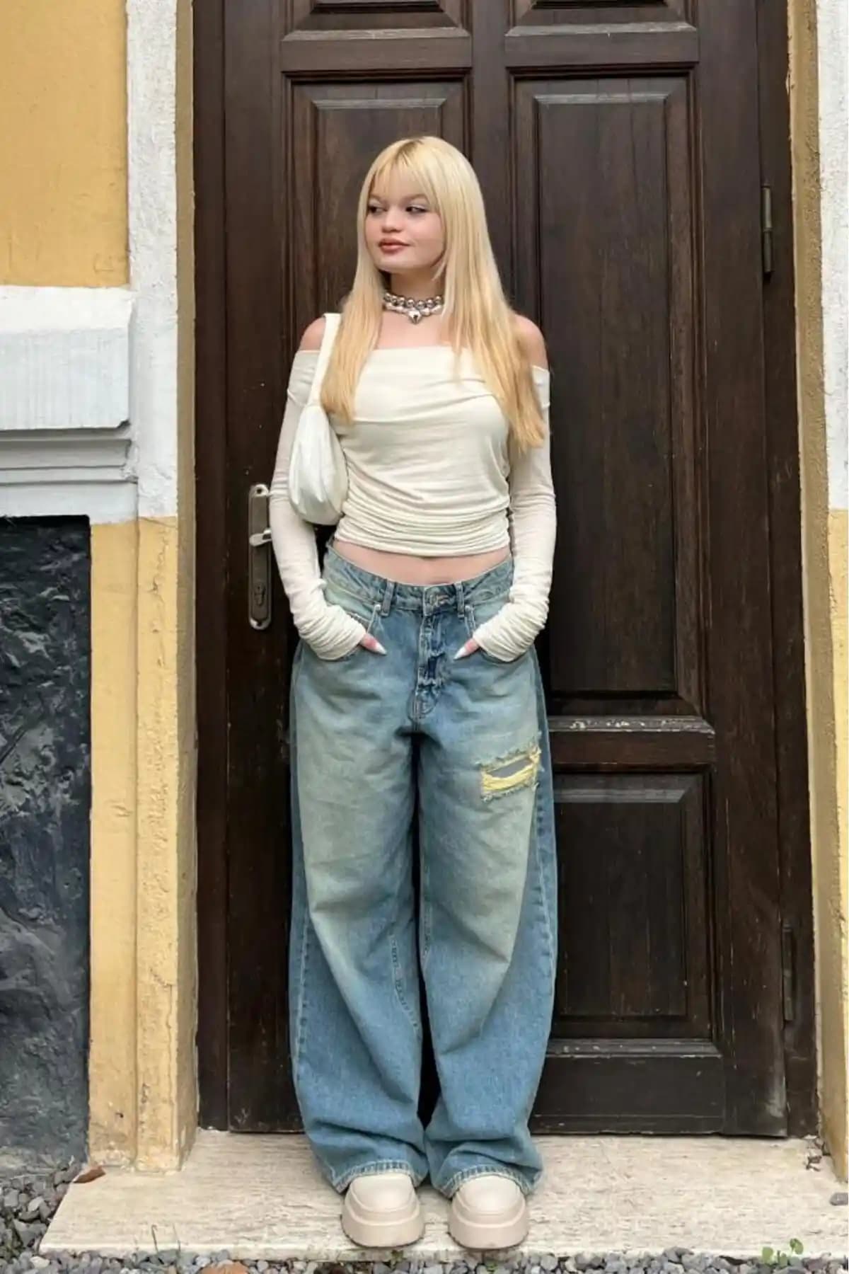 Mavi Yırtıklı Bol Kesim Baggy Jean: Modern ve Şık Denim Pantolon Seçenekleri