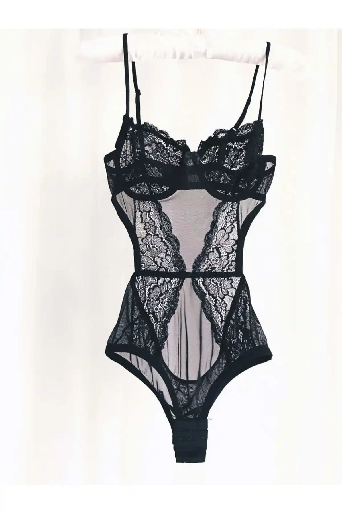 Misy Victoria Balenli Bodysuit Şıklık ve Konforu Bir Arada Sunan Modern Tasarım