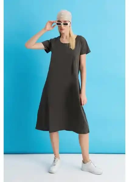 Alexander Gardi Kısa Kollu Salaş Elbise: Günlük Şıklık ve Rahatlık Sunan Modern Tasarım
