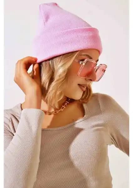 Boldy Klasik Spor Bere: Şıklık ve Konforu Bir Arada Sunan Minimalist Kış Aksesuarı