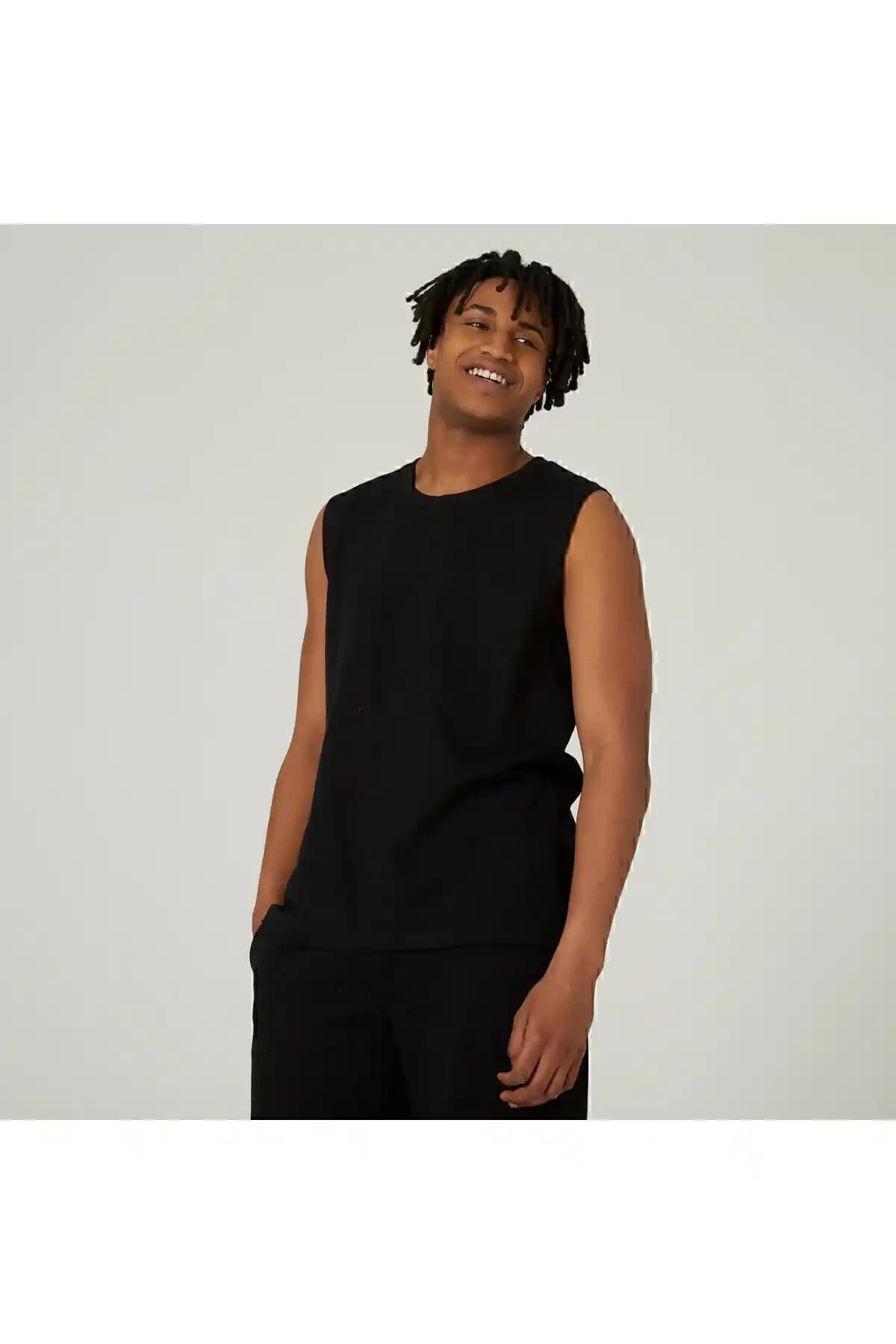 Decathlon Erkek Siyah Regular Sporcu Atleti 500: Dayanıklı ve Konforlu Spor Giyim Seçeneği