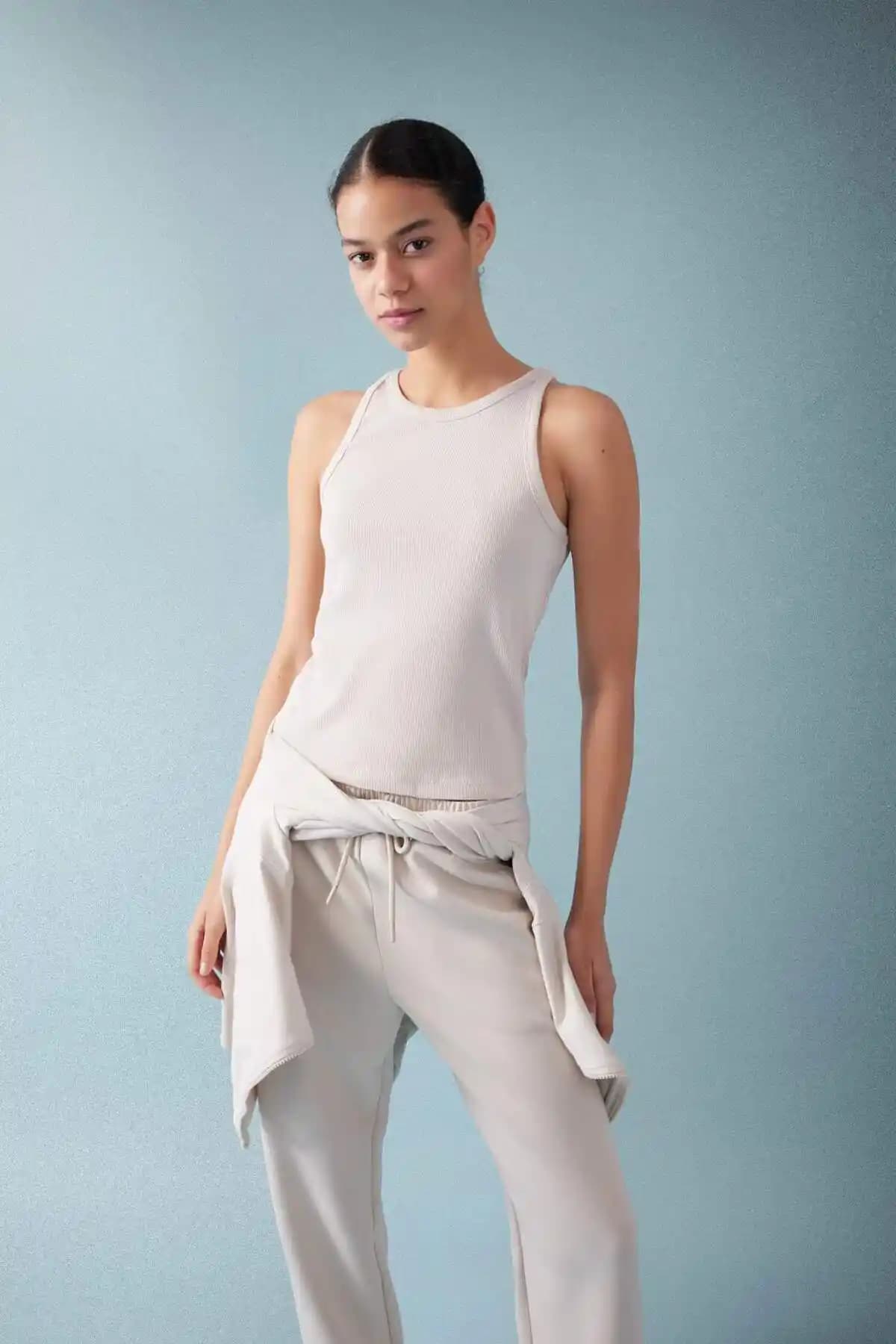 DeFactoFit Slim Fit Dar Kesim Bisiklet Yaka Sporcu Atlet İnceleme ve Özellikleri