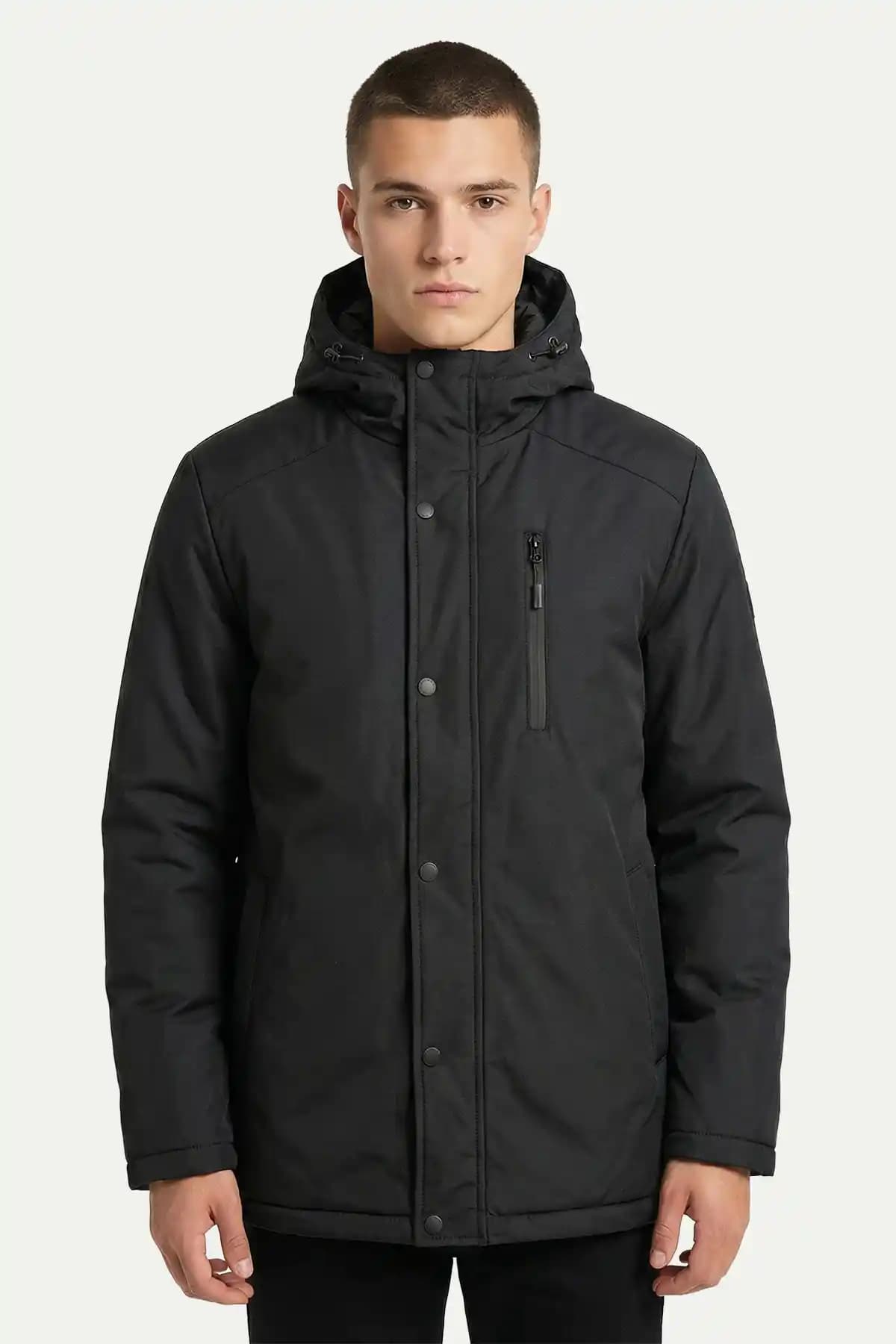 Erkek Siyah Su ve Rüzgar Geçirmez Kapüşonlu Kışlık Mont ve Kaban Seçenekleri