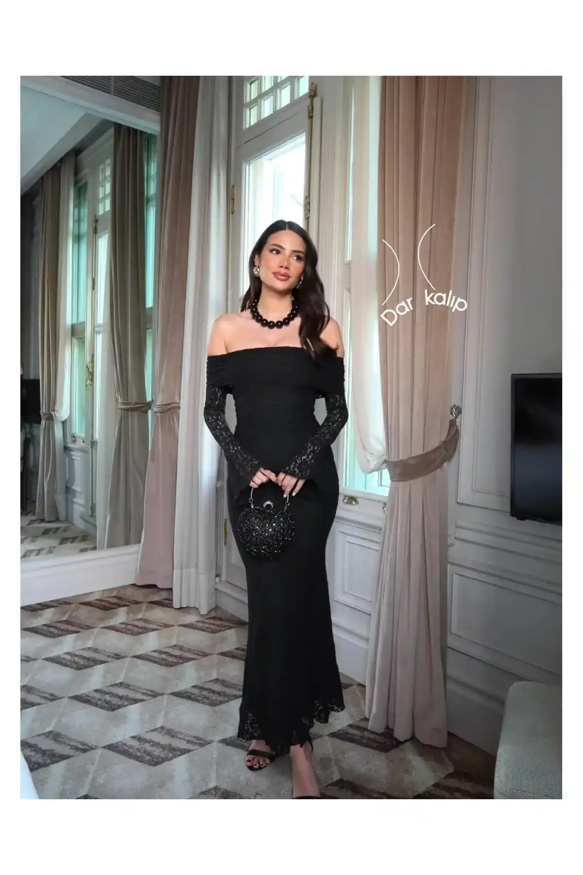 ESRAHELVACI Astarlı Madonna Yaka Elbise: Şık ve Çok Yönlü Kadın Elbisesi Tasarımı