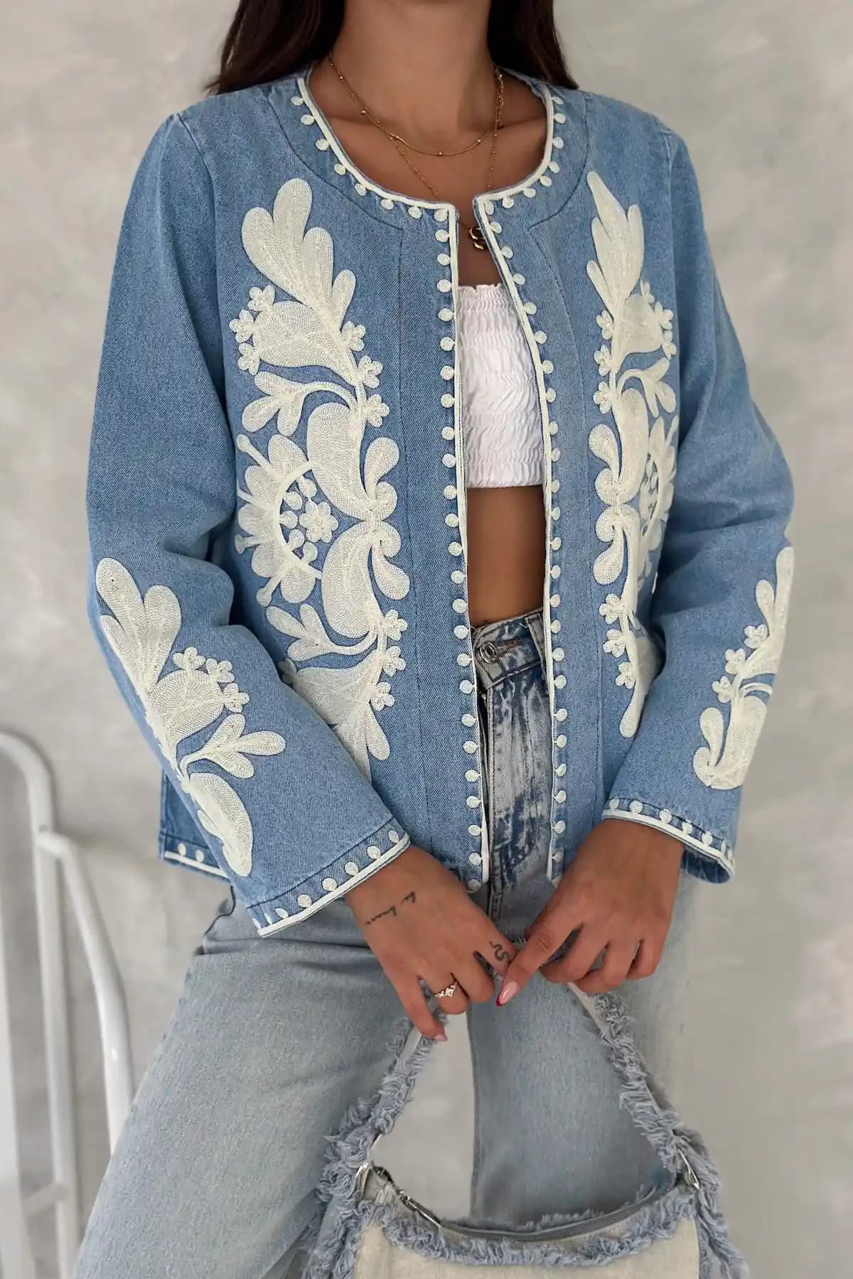 FEMELLE Kadın Mavi Vintage Nakışlı Kot Denim Ceket Günlük Şıklık ve Rahatlık İçin Uygun