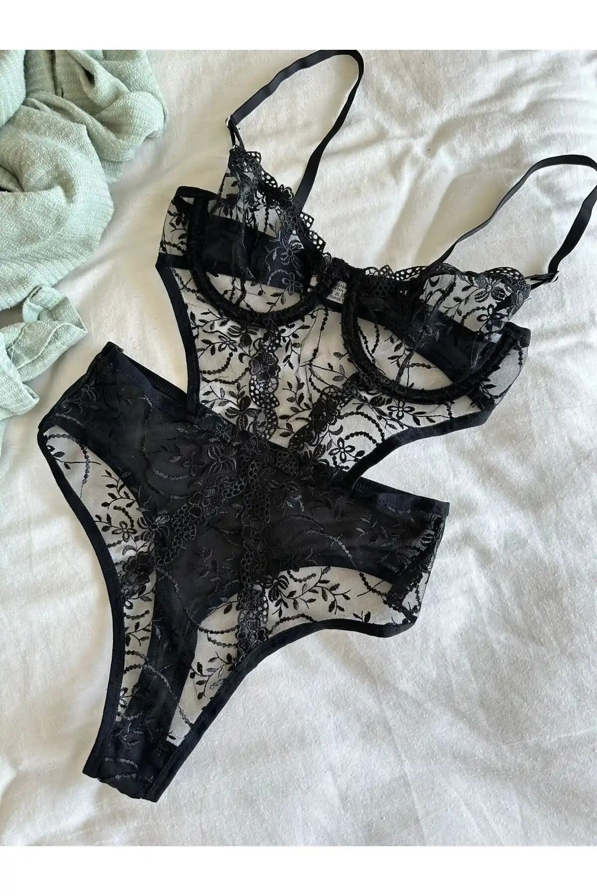 Genel Markalar Siyah Brode Bodysuit: Şık ve Konforlu İç Giyim Parçası