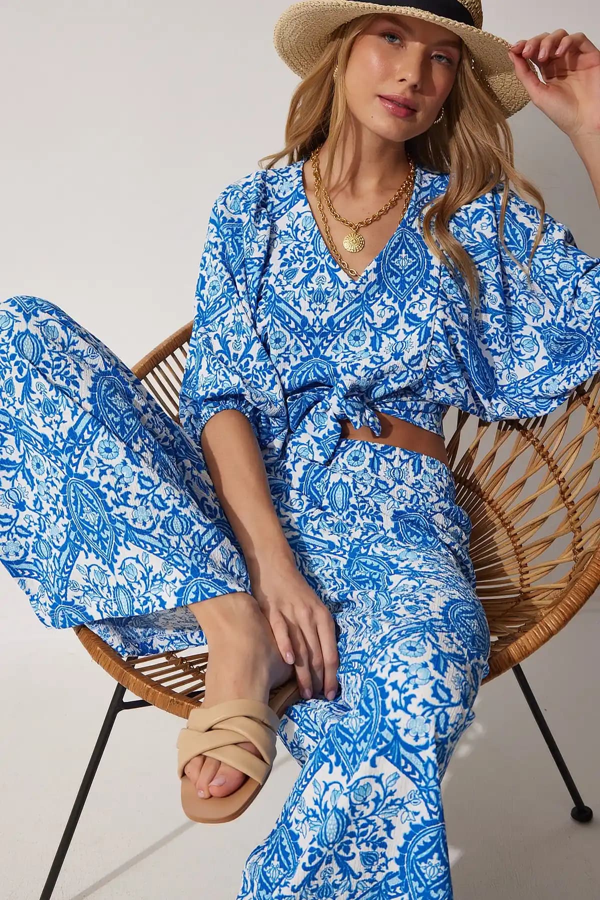 Happiness İstanbul Kadın Mavi Desenli Bluz ve Bol Pantolon Takımı - Günlük Şıklık ve Rahatlık