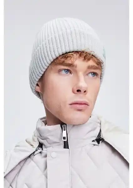 Hatemoğlu Gri Düz Örgü Erkek Bere: Şık ve Dayanıklı Kış Aksesuarı