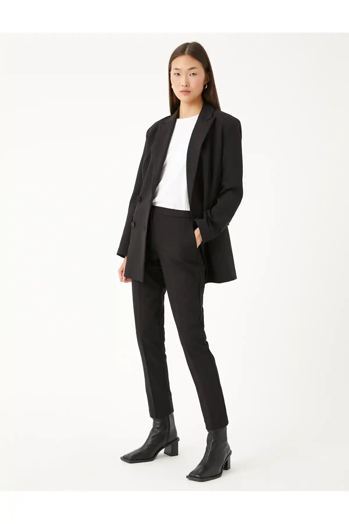 Koton Kadın Siyah Jeans: Modern ve Konforlu Dar Kesim Pantolon Seçenekleri