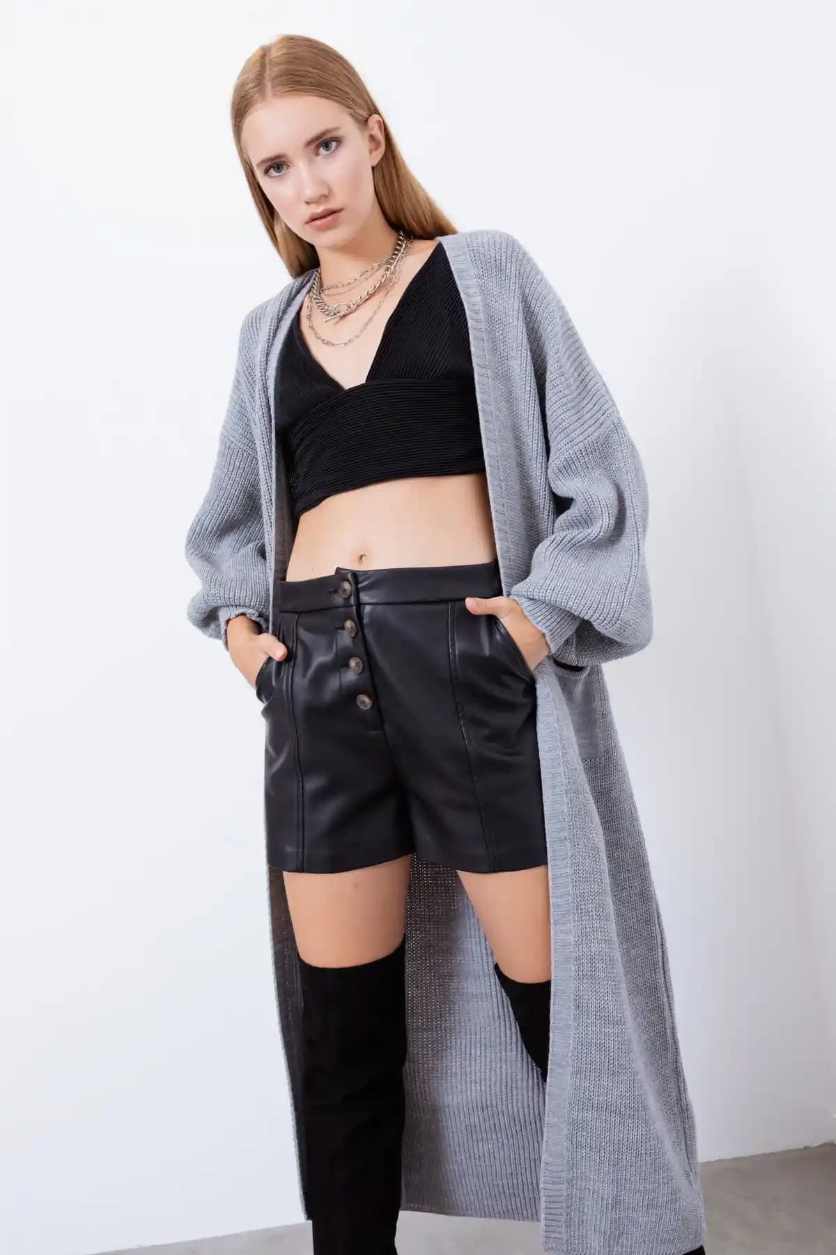 Lafaba Kadın Gri Balon Kol Uzun Hırka: Şıklık ve Konforun Birleşimi