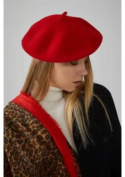 Laviyonsa Kırmızı Fransız Ressam Şapka: Zarafet ve Sanatın Buluşması