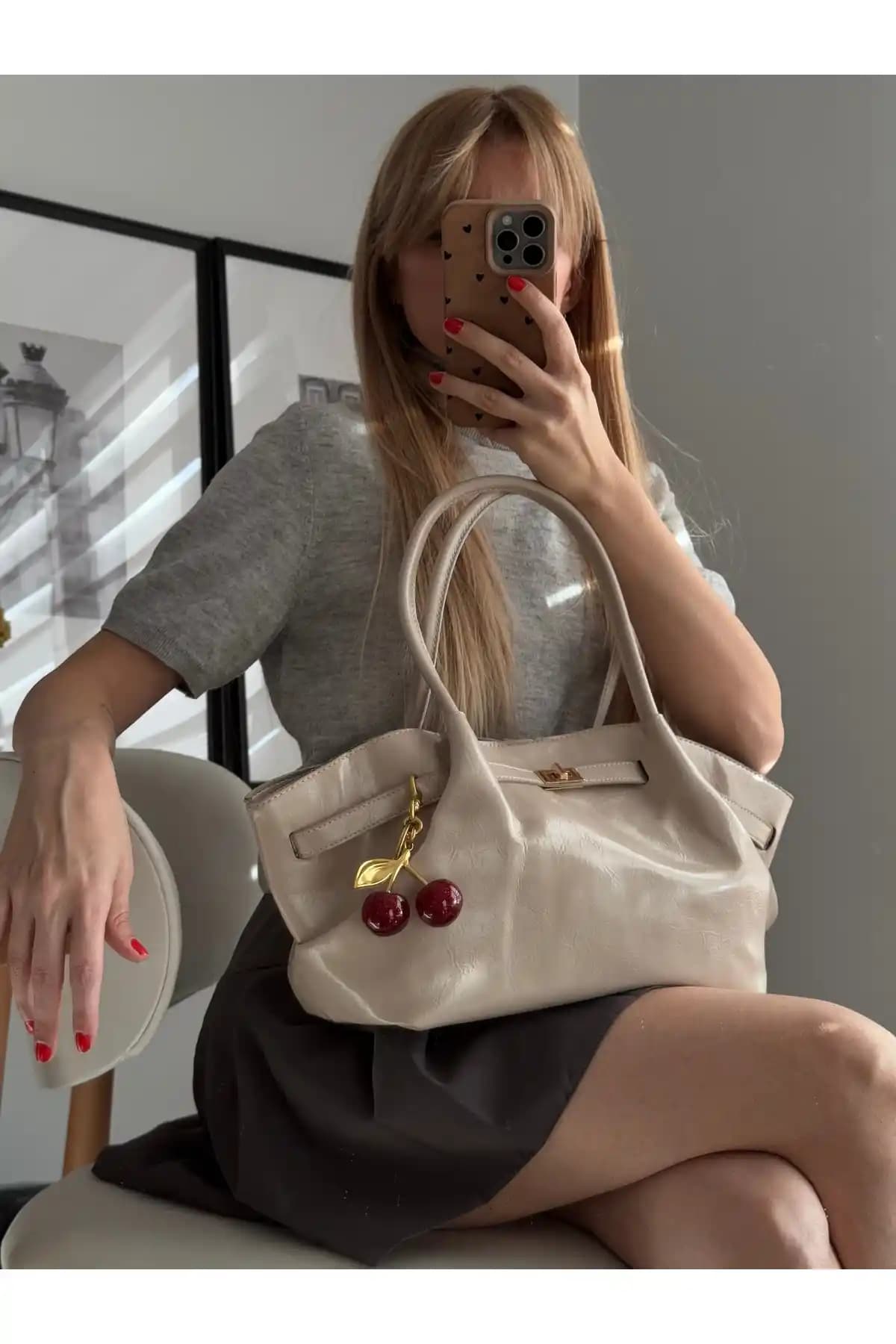 Mèche Atelier 2024 Büyük Boy Deri Çanta Krem Renkli Şık ve Fonksiyonel Tasarım