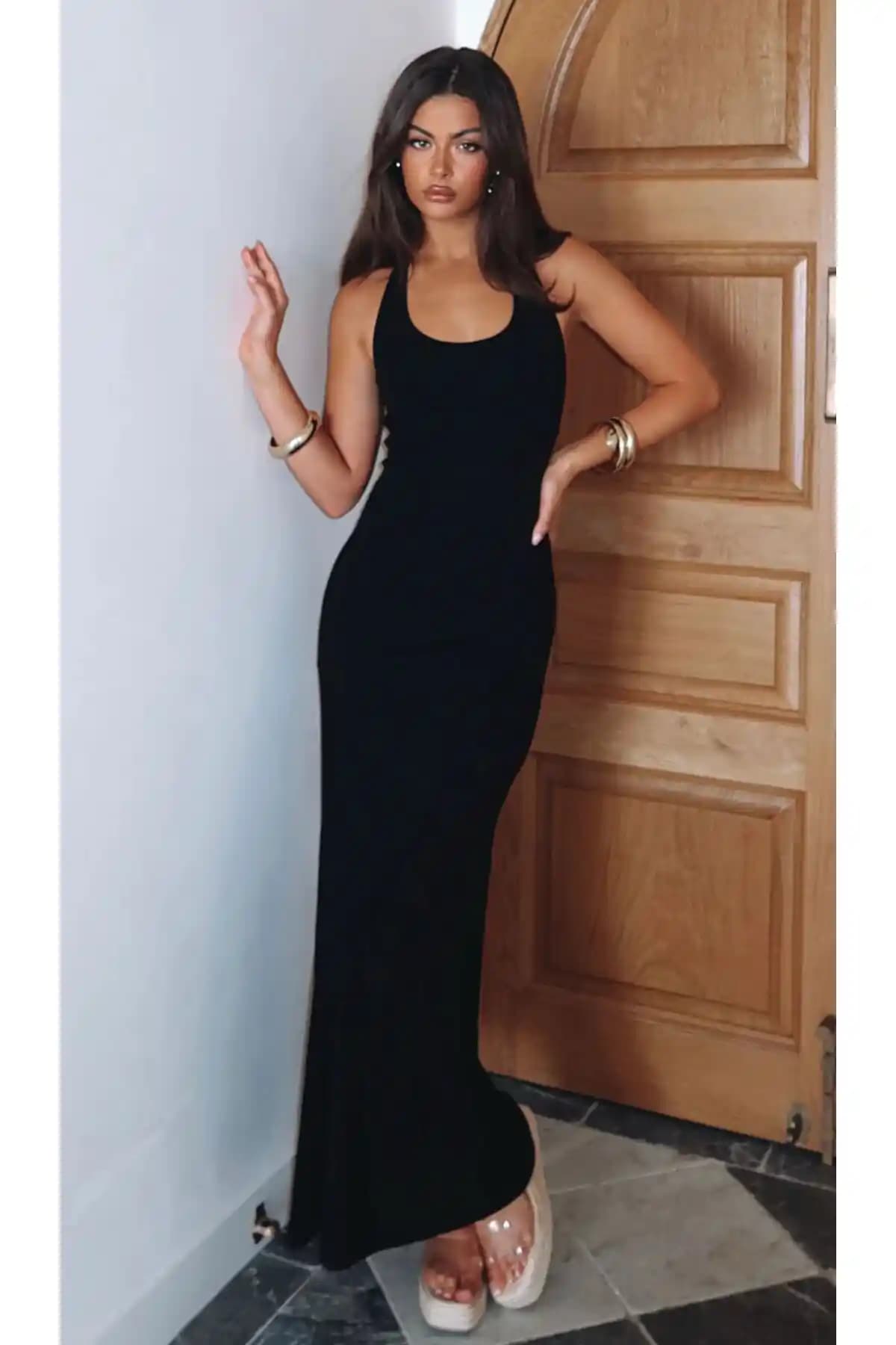 MEGOMEL Siyah Boyundan Bağlamalı Kollusuz Uzun Elbise Modern ve Rahat Tasarım