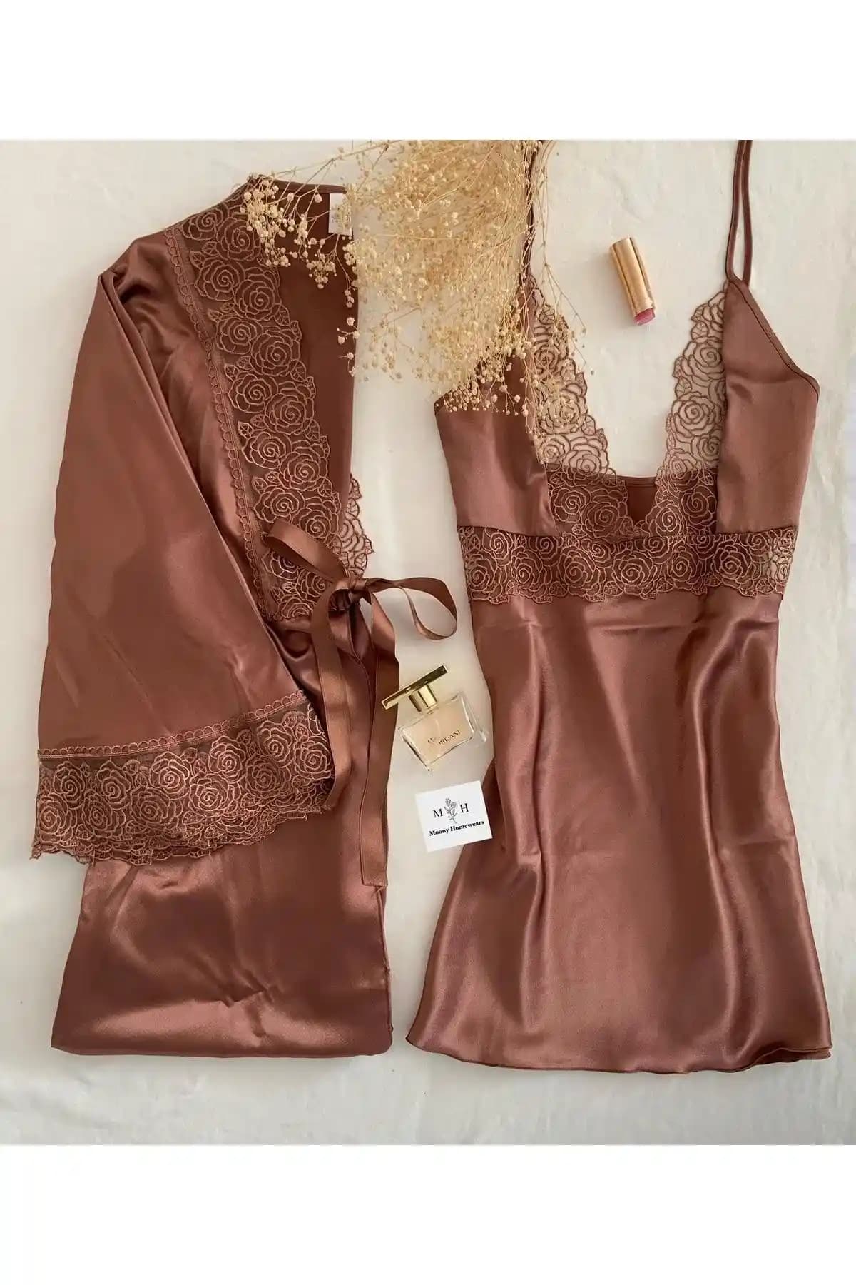 MH Moony Soft Touch Saten Gecelik Takımı Şıklık ve Konfor Sunan Kadın Gece Kıyafeti