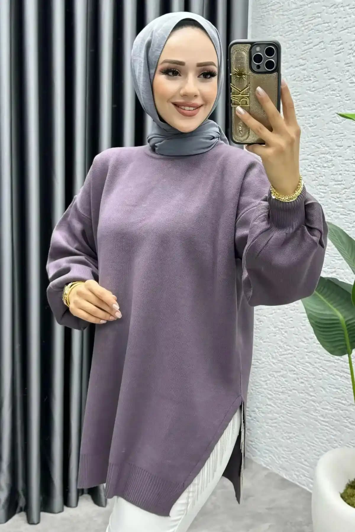 Şule Giyim Mor Yarı Zincirli Triko Kazak: Şıklık ve Konforun Buluşması