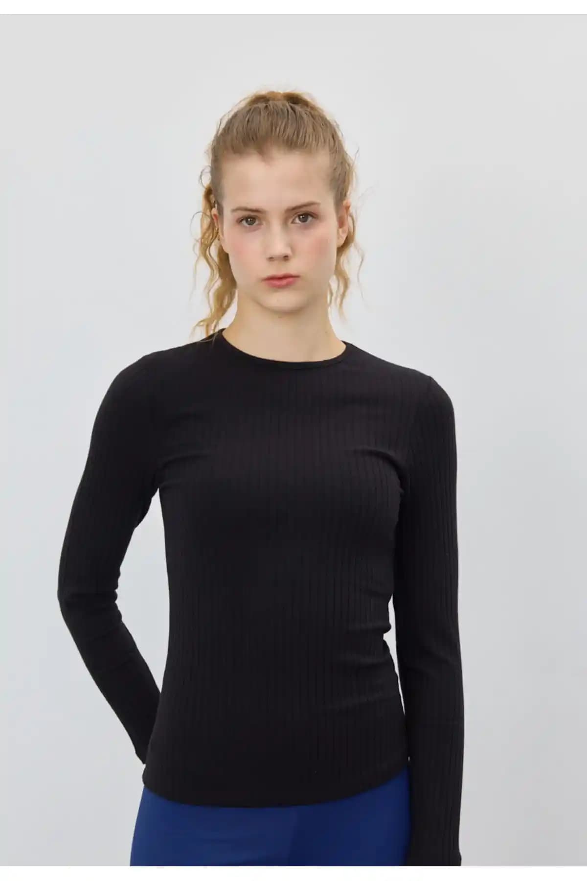 TUBİA Kadın Uzun Kollu Siyah Kaşkorse T-shirt Şıklık ve Konfor Sunan Modern Tasarım