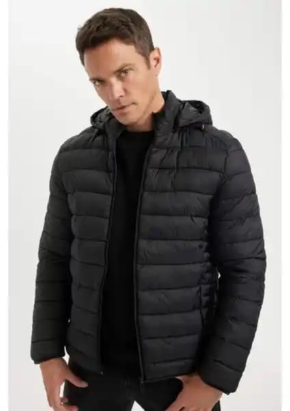 DeFacto Su İtici Hafif Şişme Mont ve Rüzgar Geçirmez Mont Karşılaştırması