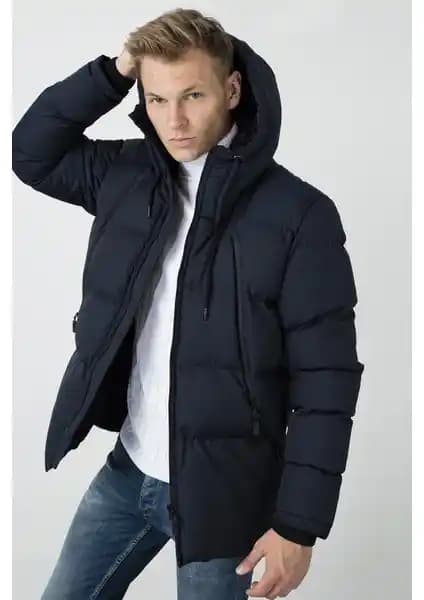 Erkek Kapüşonlu Montlar Karşılaştırması: Buratti Slim Fit ve Freemen Spor Modelleri