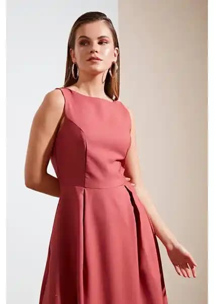 Kadın Günlük ve Şık Elbise Karşılaştırması: Lela ve Rengamoda Modelleri Analizi