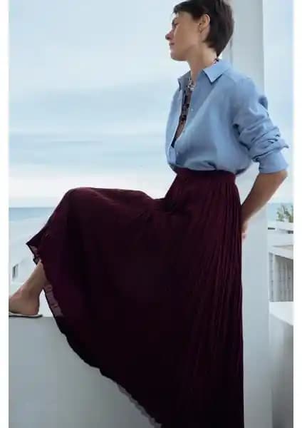 Suud Collection Etek Karşılaştırması: Pileli Pamuklu ve Saten Çan Kesim Modelleri