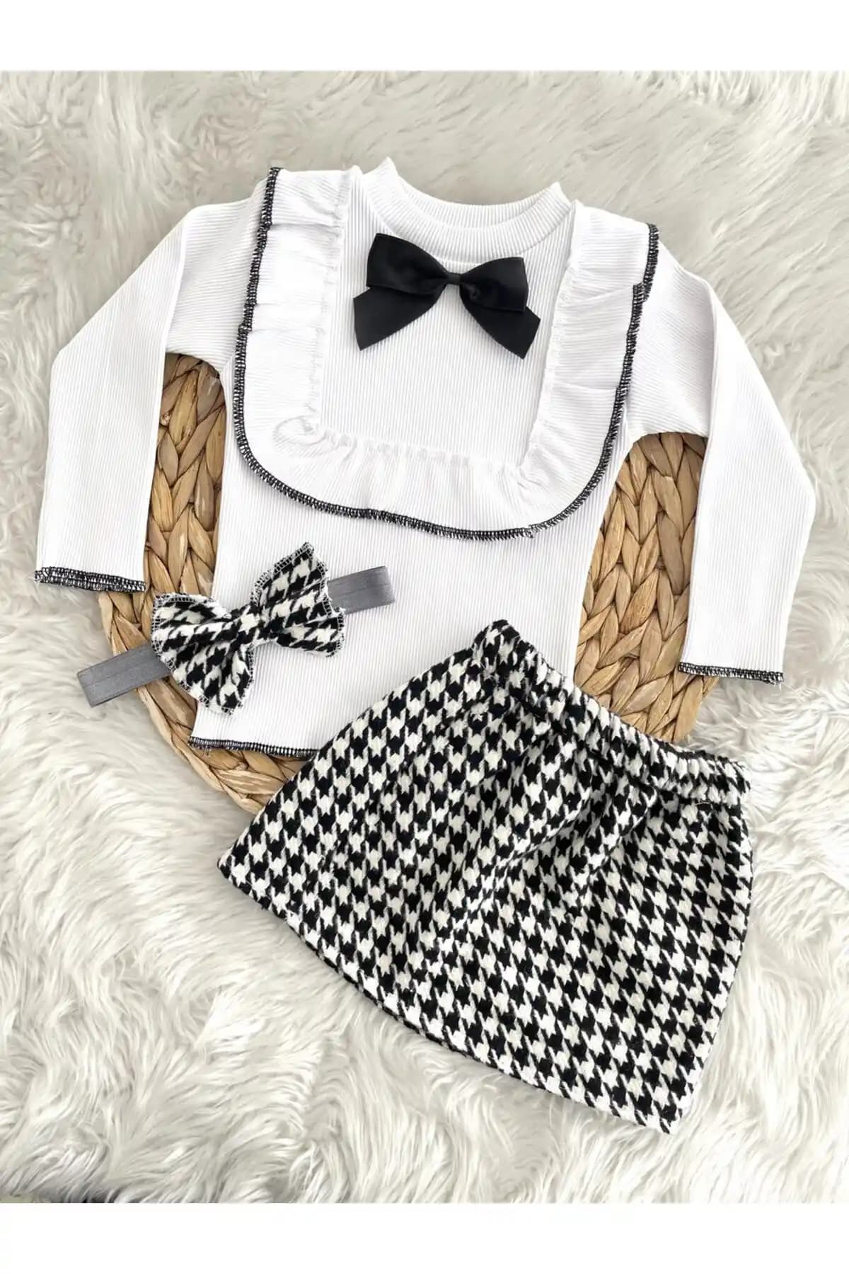 AKİF GİYİM Kız Çocuk Fiyonk Detaylı Etek ve Badi Takımı Yılbaşı Temalı Şık ve Konforlu