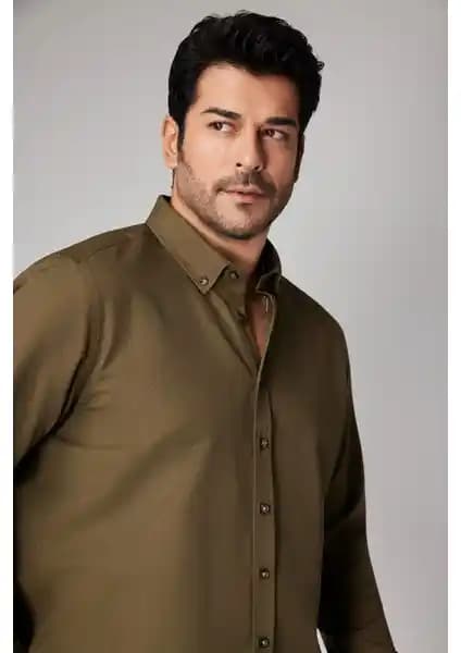 Altınyılz Classics Erkek Haki Düğmeli Yaka Gömlek: Şıklık ve Konforun Birleşimi