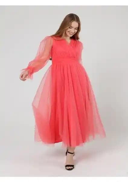 Asees Önü Kruvaze Uzun Kol Tül Abiye Elbise: Şıklık ve Zarafetin Modern Buluşması