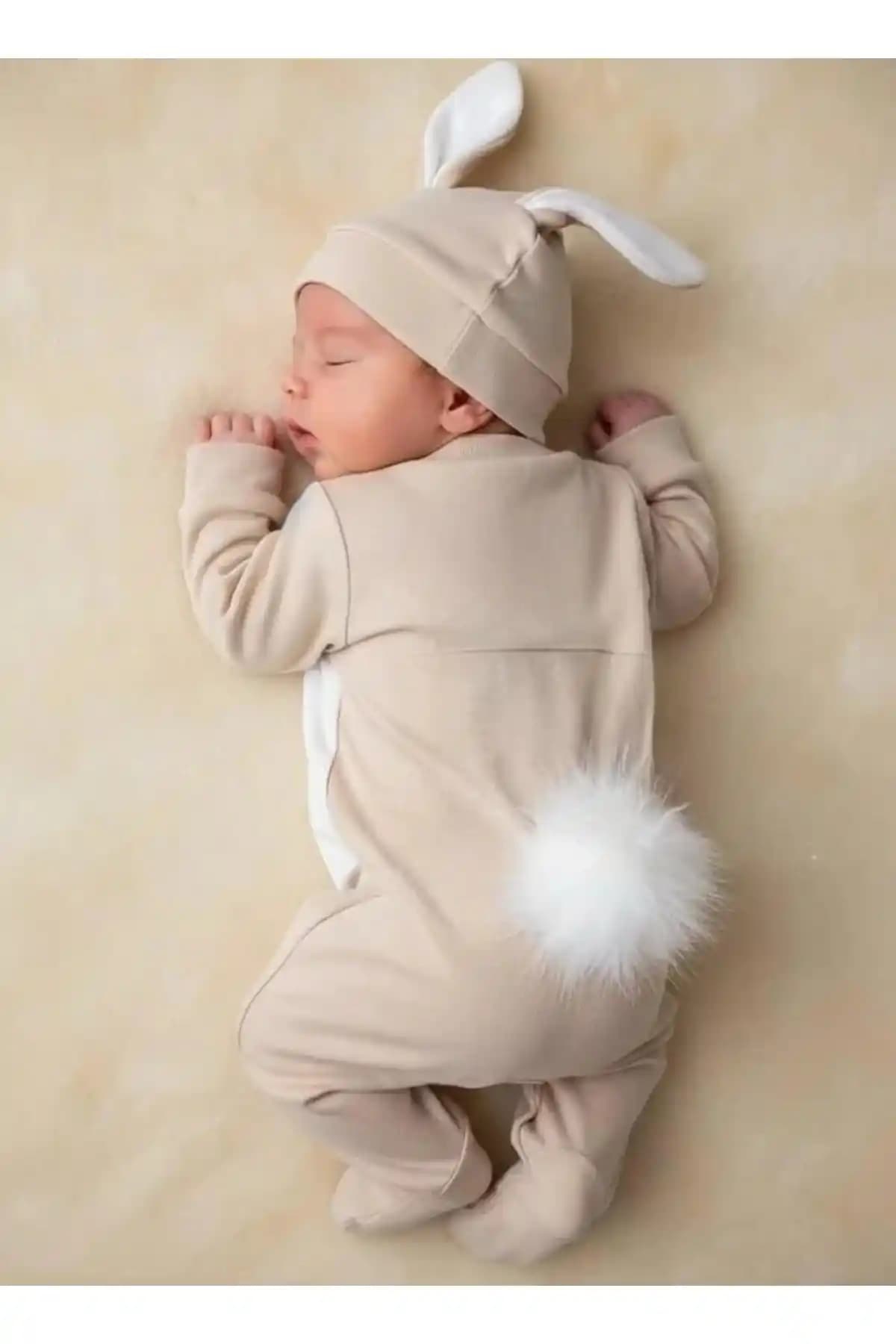 BEBERAZZİ Bej Tavşan Temalı Ponponlu Üçlü Set Tulum Yenidoğanlar İçin Şık ve Rahat Giyim Alternatifi