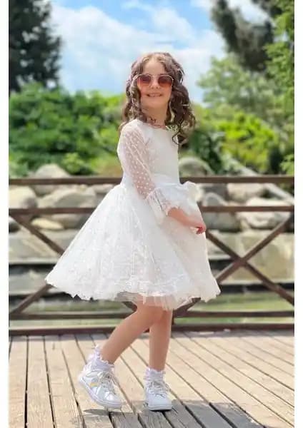 Çocuklar İçin Beyaz Prenses Model Abiye: Şıklık ve Konforun Buluşması