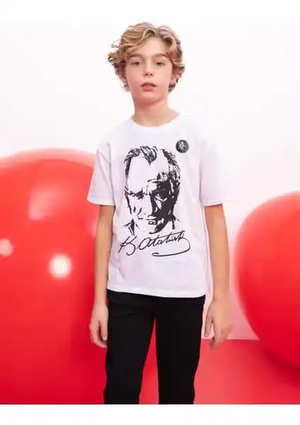 DeFacto Erkek Çocuk Bisiklet Yaka Atatürk Baskılı Beyaz Tişörtleri Günlük Kullanım İçin Uygun