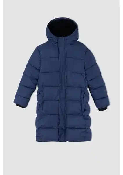 DeFacto Erkek Çocuk Su İtici Kapüşonlu Pelüş Astarlı Uzun Mont Kış Ayları İçin Güvenli ve Şık Seçenek