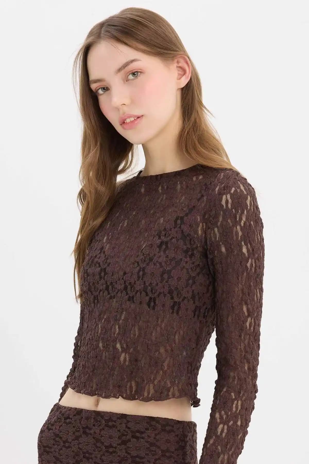 DeFacto Fitted Dar Kesim Dantel Detaylı Uzun Kollu Bluz E4930AX25SP