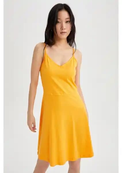 DeFacto Kadın Mini Yazlık Elbise Modern Tasarım ve Konfor Sunan Günlük Kullanım İçin