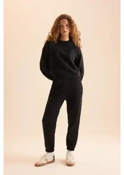 DeFacto Kadın Regular Fit 2'li Takım Sweatshirt Şıklık ve Konfor Sunar