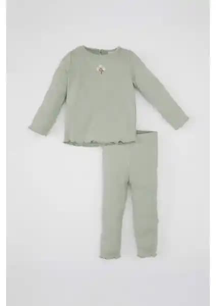 DeFacto Kız Bebek 2'li Takım: Şıklık ve Rahatlığı Bir Arada Sunan Günlük Kıyafet Seçeneği