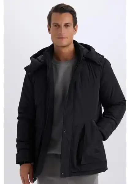 DeFacto Regular Fit Çıkarılabilir Kapüşonlu Fermuarlı Cepli Mont Ürün Özellikleri ve Kullanım Avantajları