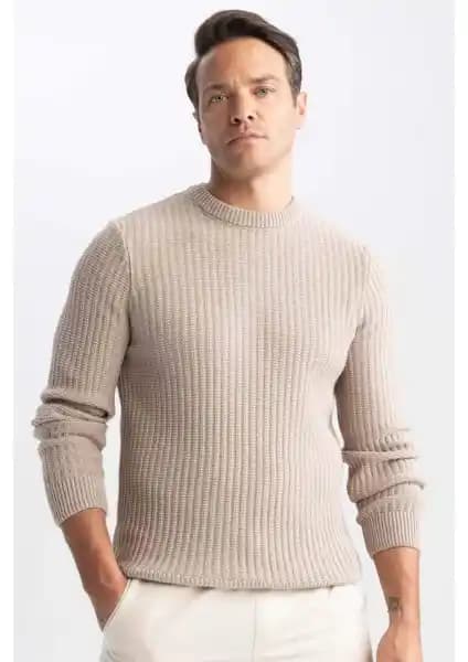 DeFacto Standart Fit Jakarlı Triko Kazak Erkekler İçin Modern ve Şık Kış Giyim Seçeneği