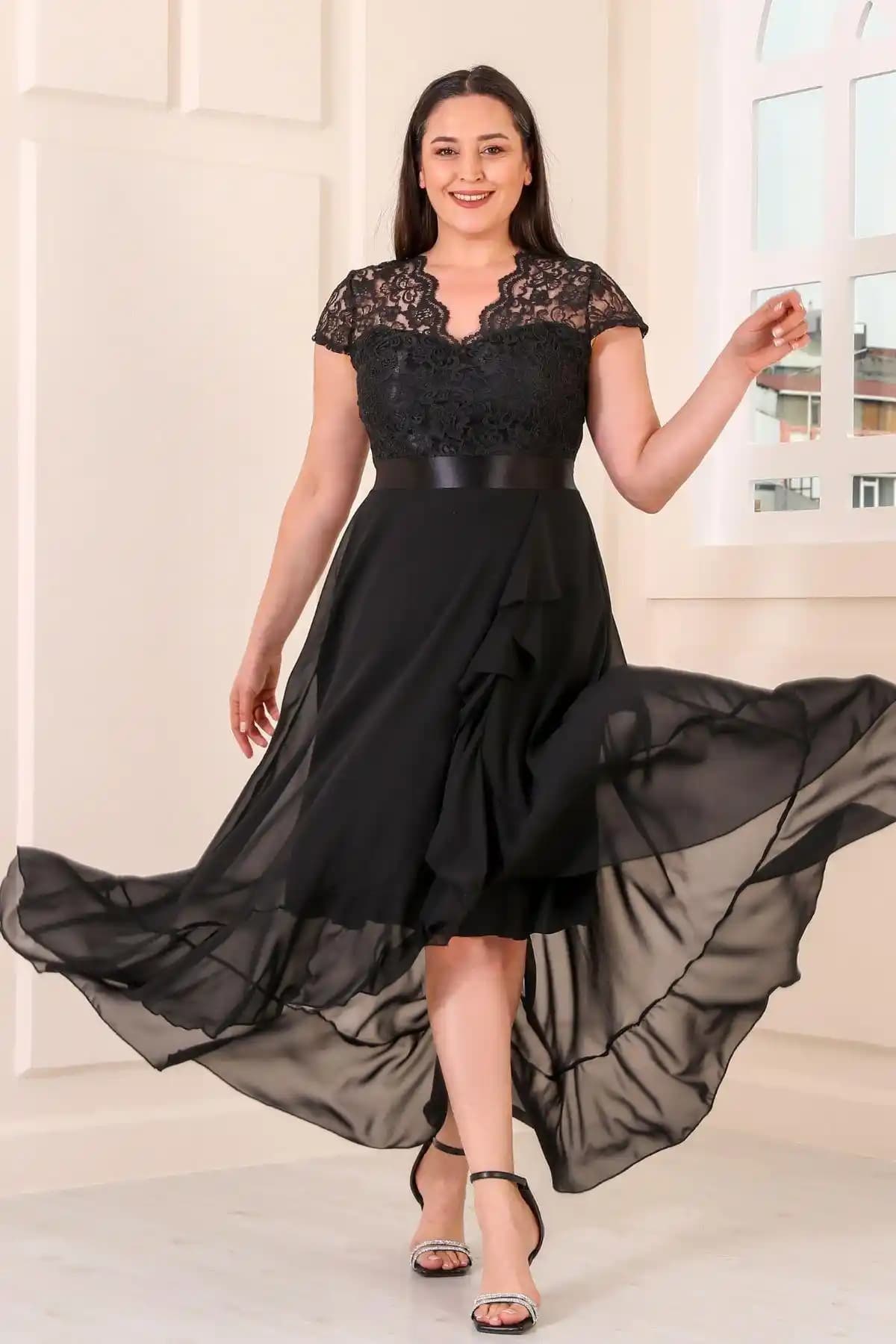 EGZEBRU Güpürlü Beli Kuşaklı Fırfırlı Elbise Siyah Büyük Beden Şıklık ve Zarafet İçin