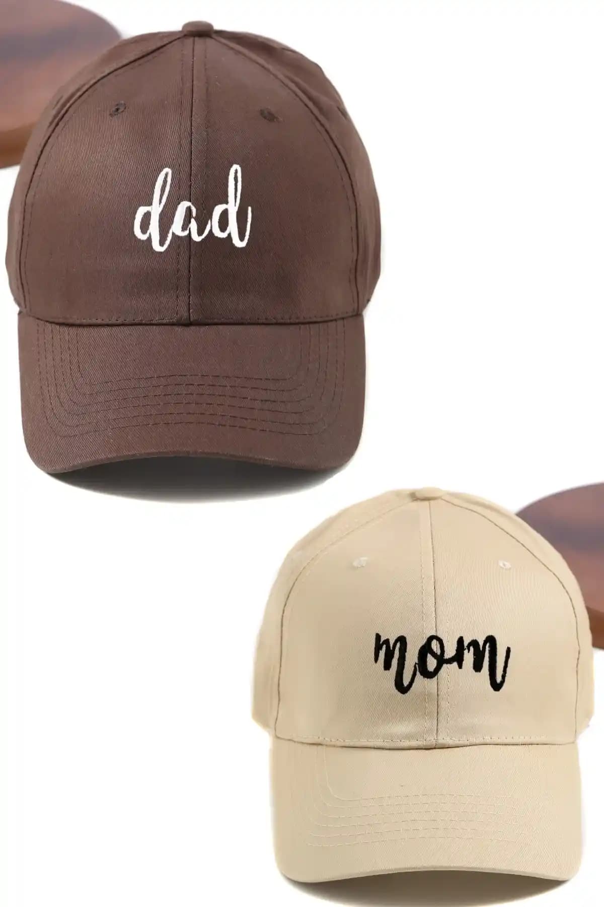 El Yazılı Dad & Mom 2'li Basic Beyzbol Kep Seti Şık ve Konforlu Tasarımıyla Günlük Kullanım İçin