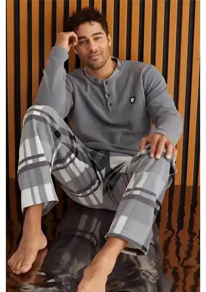 Erkekler İçin Kışa Özel Ekose Desenli Polar Pijama Takımı Konfor ve Şıklık Bir Arada