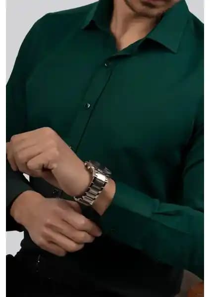 Etikmen Kına Yeşili Kare Düğmeli Slim Fit Erkek Gömlek: Şıklık ve Konforun Buluşması