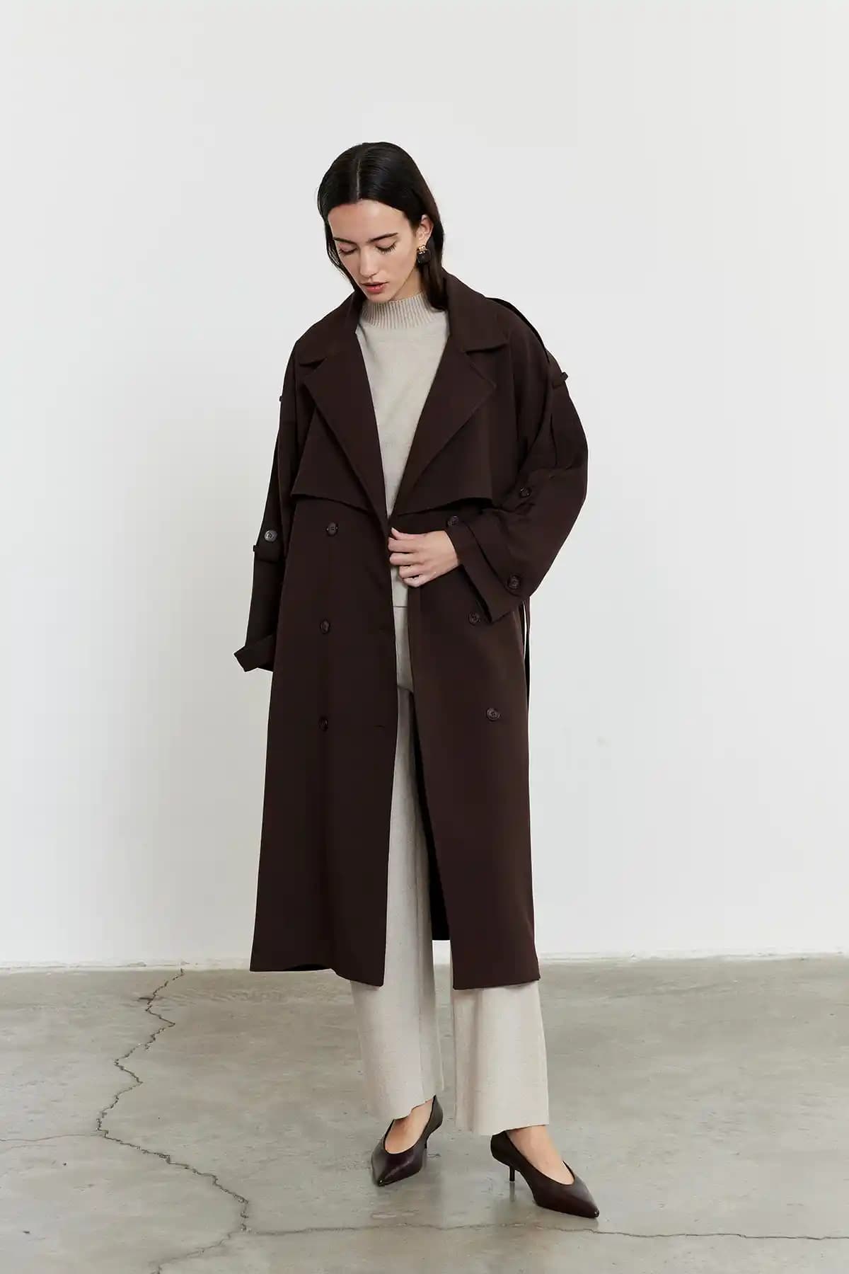 FACETTE Kadın Acı Kahve Kol Apoletli Rüzgarlıklı Oversize Trençkot Modern ve Şık Tasarım