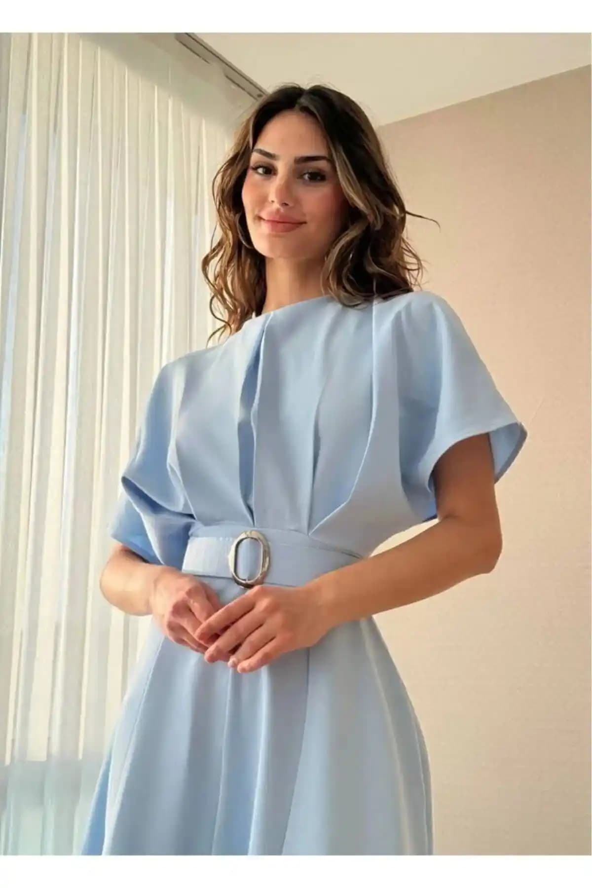 Genel Markalar Kemer Detaylı Elbise: Modern ve Rahat Günlük Kullanım İçin Uygun Tasarım