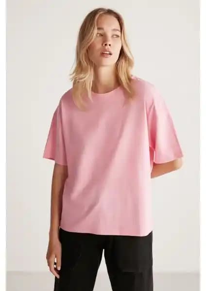 Grimelange Jemmy Kadın Organik Pamuk Relaxed Fit Yırtmaçlı Pembe T-shirt Detaylı İnceleme