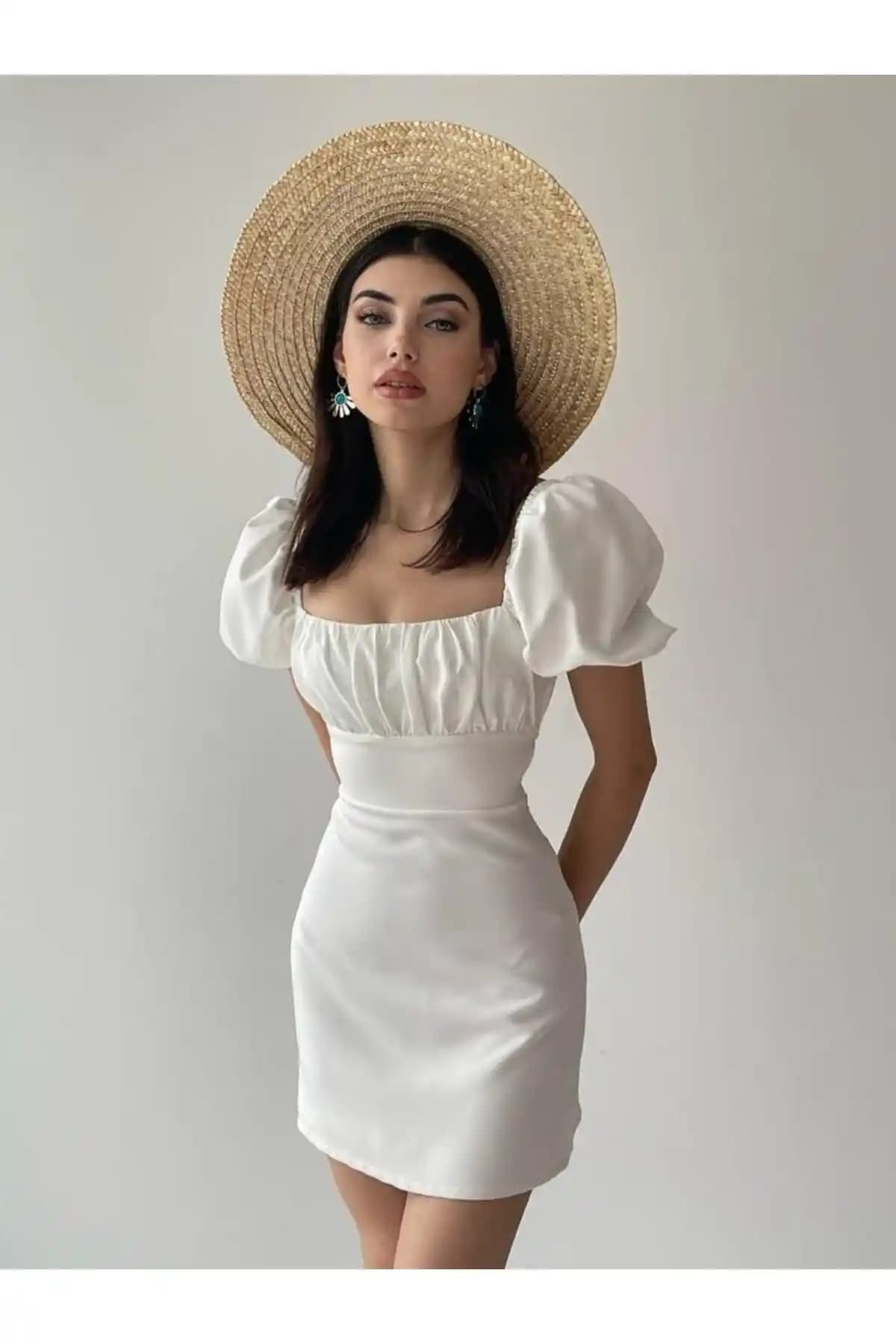 HASYAMORE Kadın Mini Sırt Dekolteli Elbise Modern ve Şık Tasarım Özellikleri