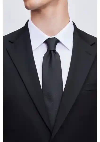 Hatemoğlu Siyah Klasik Micro Kravat: Şık ve Kaliteli Aksesuarlar Arasında Öne Çıkan Seçenek