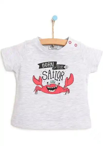 HelloBaby Erkek Bebekler İçin Rahat ve Şık Baskılı Tişört Ürün Tanıtımı