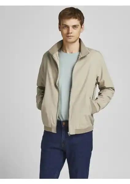 Jack & Jones Dik Yaka Bomber Ceket: Modern Tasarım ve Konfor Sunan Erkek Giyim Parçası